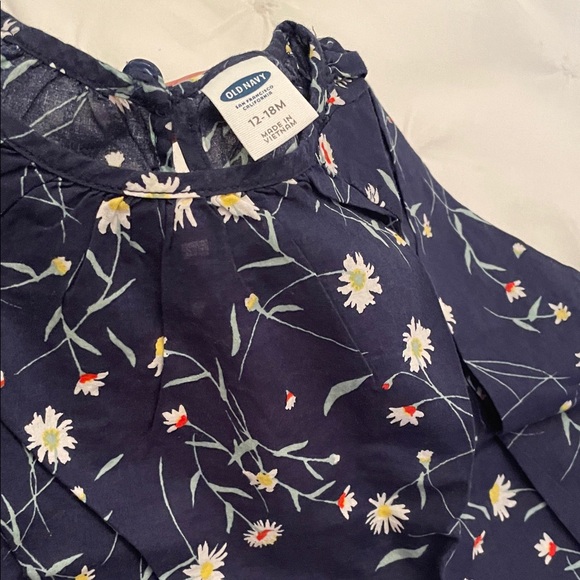 12-18m Old Navy Red and Navy floral Baby Outfit Sets - bundle of 2 sets - Picture 9 of 10